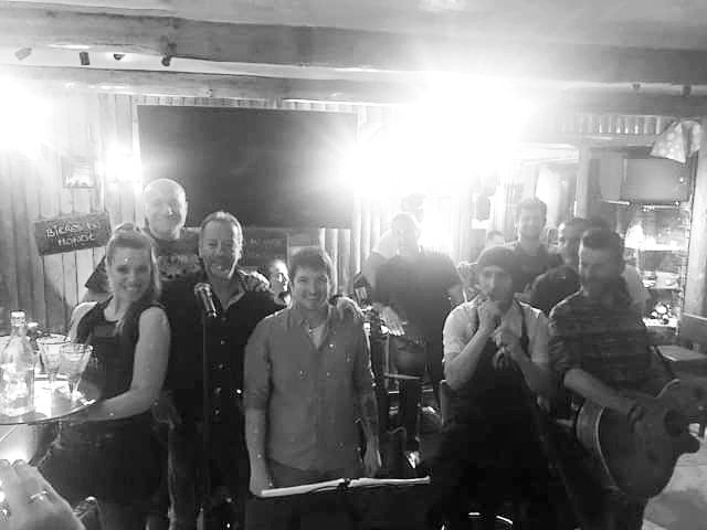 Clashmob2's tweet photo. Samedi dernier nous avons terminé notre série de concerts de SHOW acoustic au Le Chamois, merci d'être avec nous les samedis, un grand merci spécial à James et à son équipe. Au revoir Chamois, à l'année prochaine. ❤
 #clashmob #musique #concert #rock #rockandroll #acoustics https://t.co/k33dCN67uh