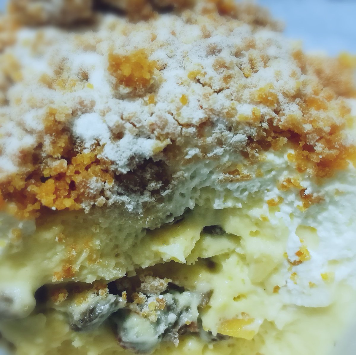 Yukikazu Zu 生プレミアムチーズケーキ 成城石井 抜399円 富ヶ谷店にて 成城石井 の プレミアムチーズケーキ は有名ですが その生なヤツです 生クリーム やカスタード クリームチーズ がとろとろで葡萄やアーモンドの食感もオモシロ イ