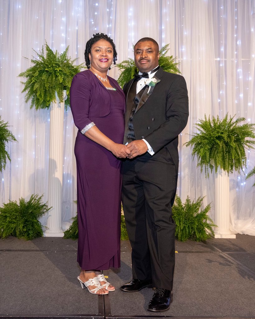 SpikesT1995's tweet photo. A few of our official pictures from the ball. Family is such a blessing. 🤗🥰🎉#united #blessed #debball #smiling https://t.co/uhXMPOQ2Bt