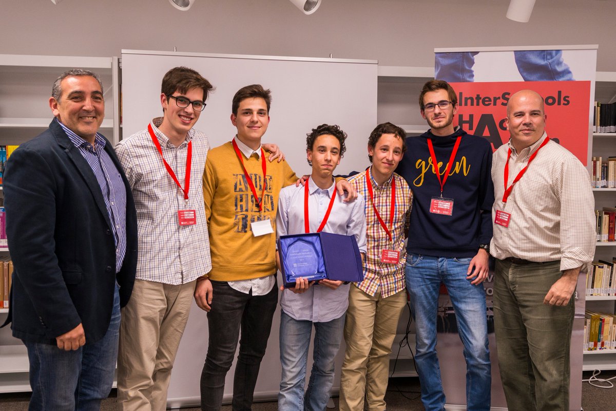 UEValencia's tweet photo. ¡El sábado disfrutamos de una emocionante jornada en el #HackathonUEV! Gracias a todos los participantes por la ilusión con las que afrontaron los retos propuestos por nuestros partners.
➡ ¡Enhorabuena a los equipos ganadores @elpilarvalencia, @CEMascamarena y @ColegioElVedat! https://t.co/VJw3Tvb0aD