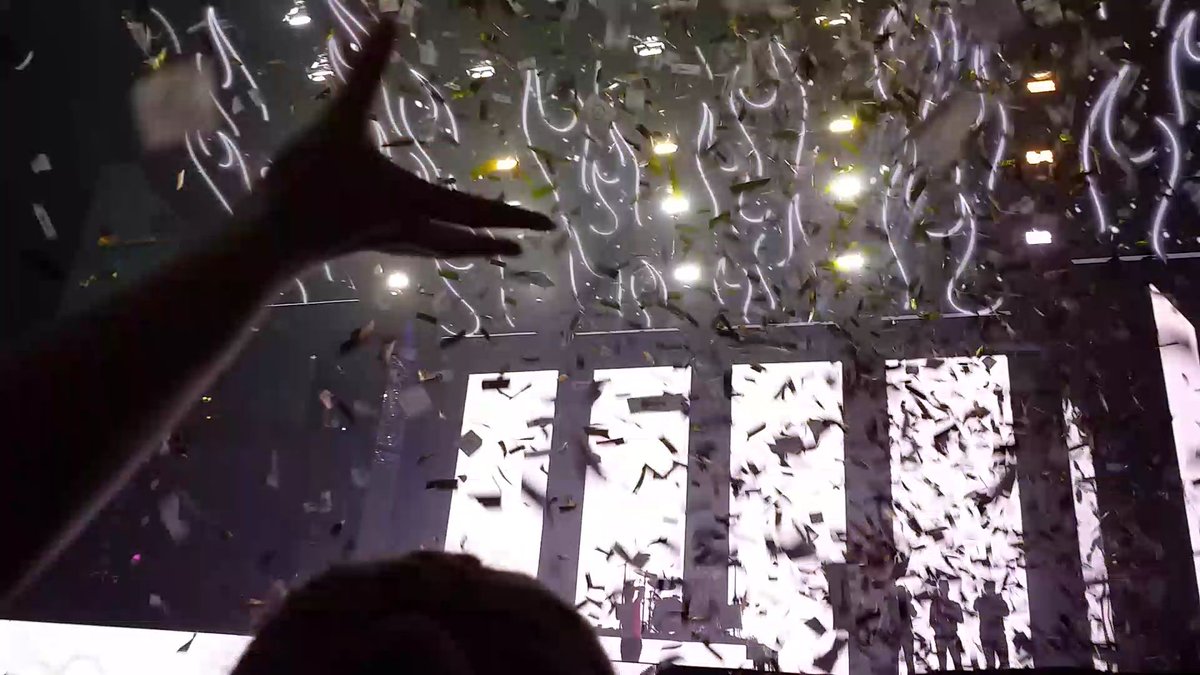 FillipaRose's tweet photo. Panic! At The Disco at Manchester Arena on Saturday 30th March 2019 30/? https://t.co/whHdztjhSz