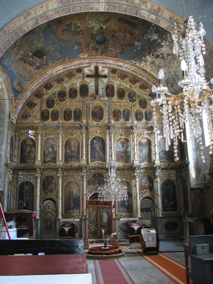 bauer_baut's tweet photo. #KJBsBauABC Eine #Ikonostase - von gr. Ebenbild und Stand - ist eine mit Ikonen geschmückte, nach oben offene Wand in orthodoxen Kirchenbauten. I. haben drei Türen und trennen das innere Kirchenschiff als Raum der Gläubigen vom Altarraum. Das #Bildprogramm ist strikt vorgegeben. https://t.co/W6UXiT7bnZ