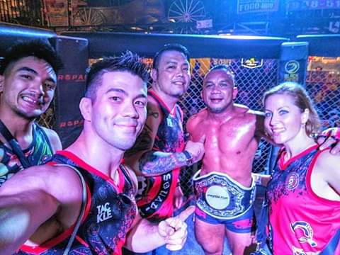 AJpyroMMA's tweet photo. At 44, I won my welterweight title belt in Manila. Nothing is impossible. It was a tough fight but I'm glad taking this belt home.
#MMA #NeverGiveUp
#PredatorFightSeries
#BorneoTribalSquad
#KickAssAt44 #40andFit
#Manila https://t.co/GZ5kf0uVDG