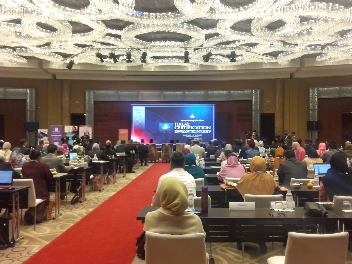 BRuiz_Bejarano's tweet photo. #HCBC2019 Continuamos el programa con las entidades de certificaciΓ³n halal y otros invitados https://t.co/Yyi7Wwul5p
