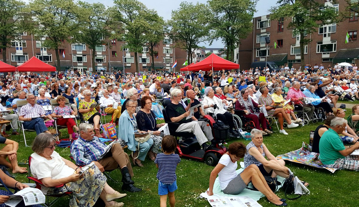 annekestrasters's tweet photo. Al weer April en dan Mei de maand van de #Operadagen dus de #Van Smartlap tot Opera op de #koeweide in #Crooswijk, we zijn keihad met de voorbereidingen bezig. @SaidKasmiD66  26  mei 2019 maar dat vast al in uw agenda @kc_rdam https://t.co/WfIpDo0eYl
