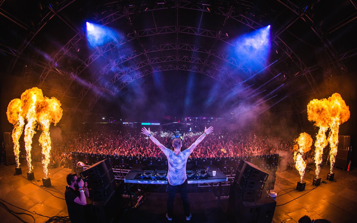 arminvanbuuren's tweet image. From the bottom of my heart, thank you @ASOT Miami!❤ See you next year @ultra! #ASOTMIA #ASOT900 #Ultra2019