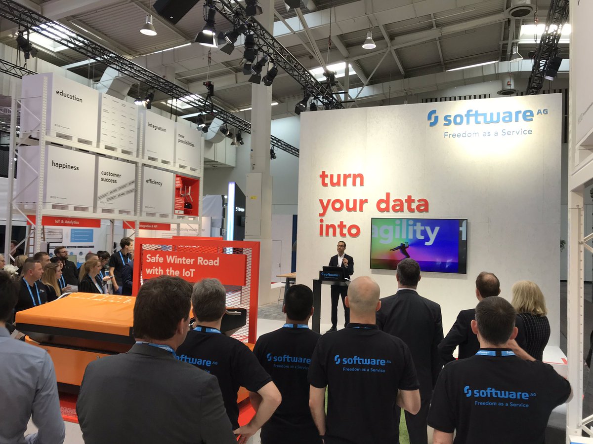 Exciting start to #HM19 at the morning briefing with <a href="/SanjayBrahmawar/">Sanjay Brahmawar</a>, CEO #SoftwareAG! #turnyourdataintovalue #50yearsbold
