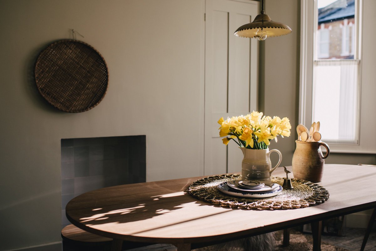 “Homemaking is done bit-by-bit in a process that you form and layer with your own aesthetic over time.”

We speak to the creative director, Catherine Lock, on cultivating her home interiors.
Link here to read the full article: bit.ly/2HF6tid