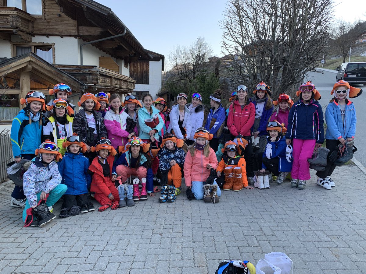 NotreDame_Trips's tweet image. First lot up &amp;amp; atcem &amp;amp; ready to go! #Day2 #Ski19 #nemos @snowslippers