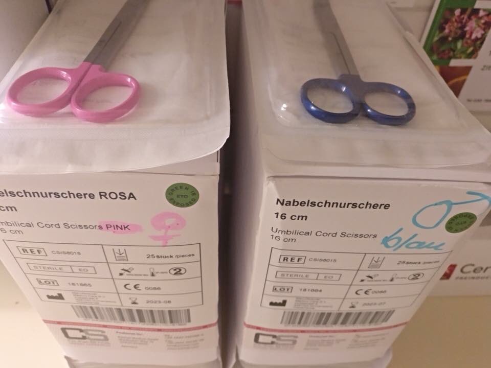 When midwives aiding women bringing new life into the world have to stop to reach for...
*checks notes* the boy or girl umbilical cord scissors #NotAnAprilFools