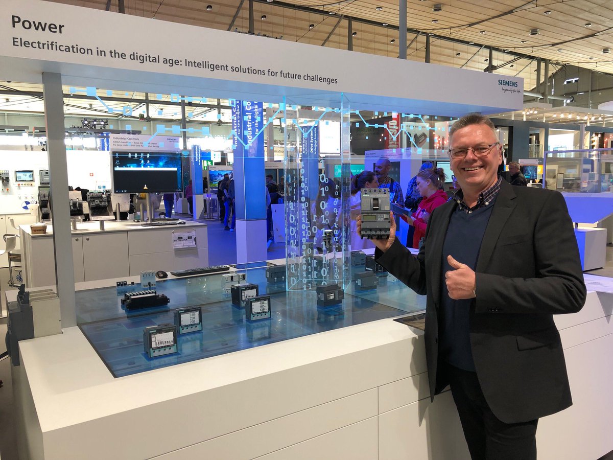 AndreasMatthe's tweet photo. Good to be here again @hannover_messe . Come by #Siemens in hall 9, D35 and see how #digital enterprises can make their #energy smart &amp; sustainable to reduce #costs and #CO2emission! #HM19 https://t.co/dOcNpqTVHE https://t.co/ibLMY6Dxnw