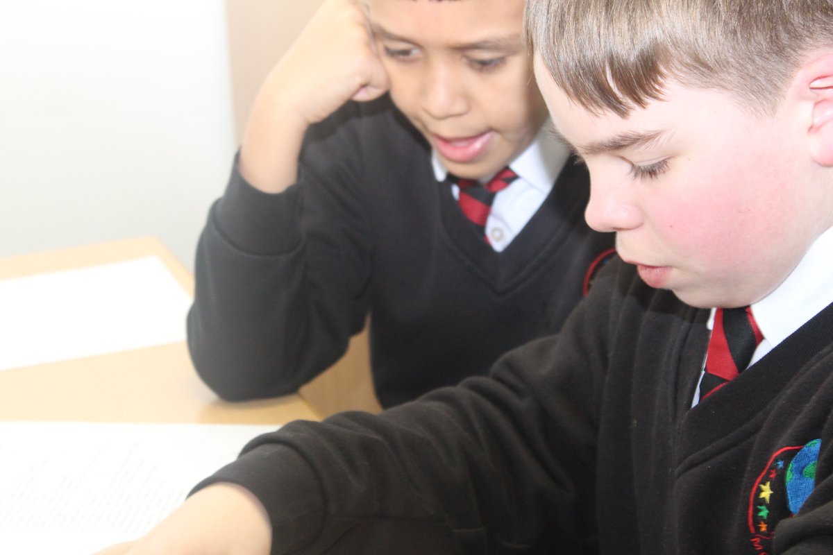 NovaHreodUL's tweet photo. We had a fantastic time when year 5 joined us for a #STEM day. Everyone had lots of fun, we hope @greenmeadowpri @rodbournecheney @moredonprimary enjoyed it too! 
Read all about it and more photos here: https://t.co/T6gn3GViil https://t.co/1R7nyeJ8Z4