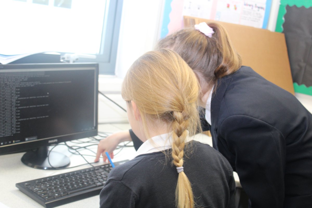NovaHreodUL's tweet photo. We had a fantastic time when year 5 joined us for a #STEM day. Everyone had lots of fun, we hope @greenmeadowpri @rodbournecheney @moredonprimary enjoyed it too! 
Read all about it and more photos here: https://t.co/T6gn3GViil https://t.co/1R7nyeJ8Z4