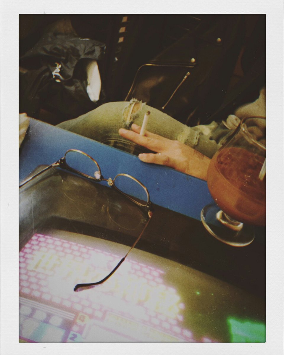DISASTER_POINTS's tweet photo. #imfallingdown
#smoke #cigarette #cancersticks
#大阪喫茶部
#goingdowntheroadfeelingbad https://t.co/n7Kizb0n56