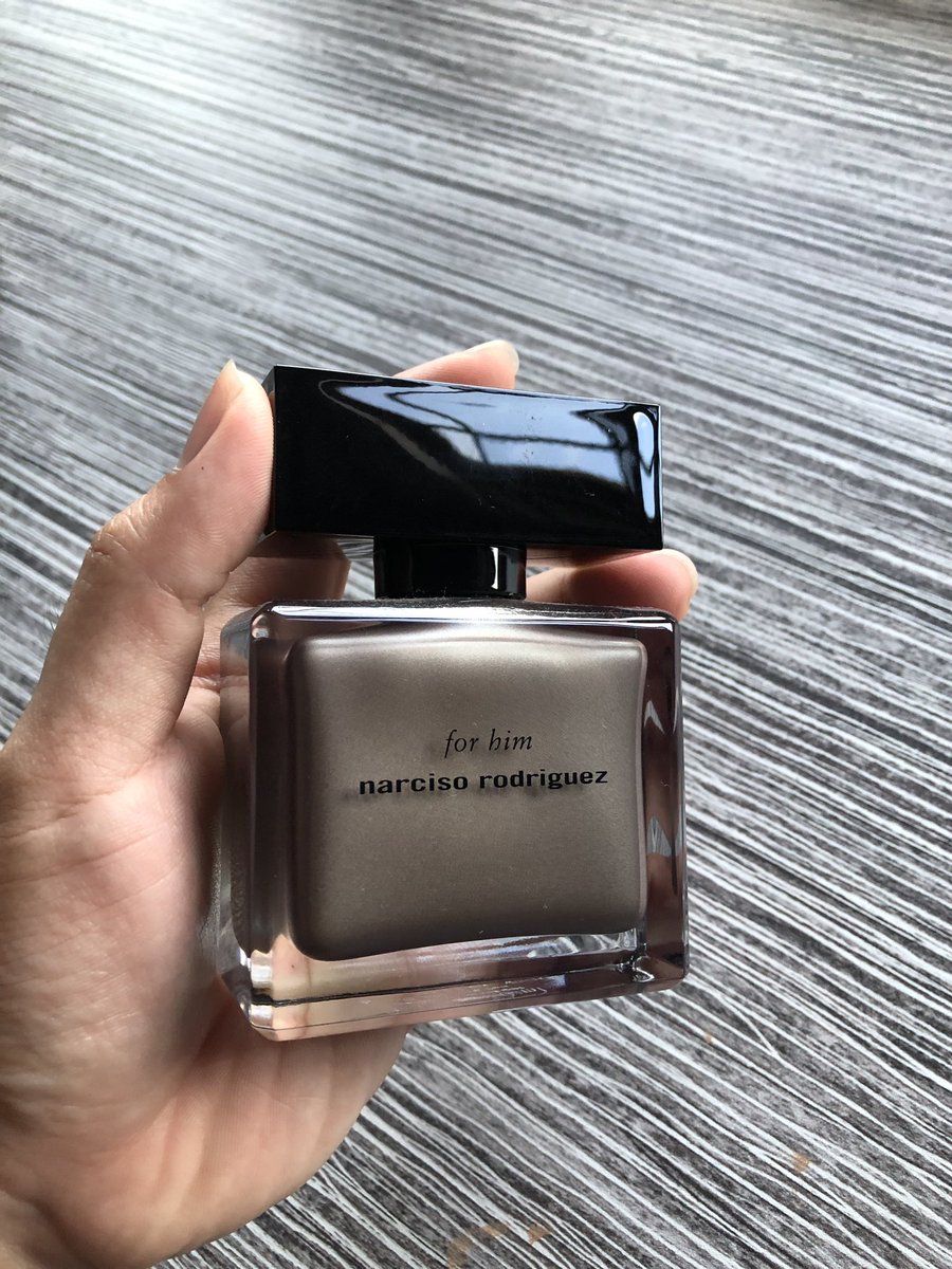 Narciso Rodriguez, for him. Classic scent. Woody and spice2 sikit. Long lasting and strong. 9/10