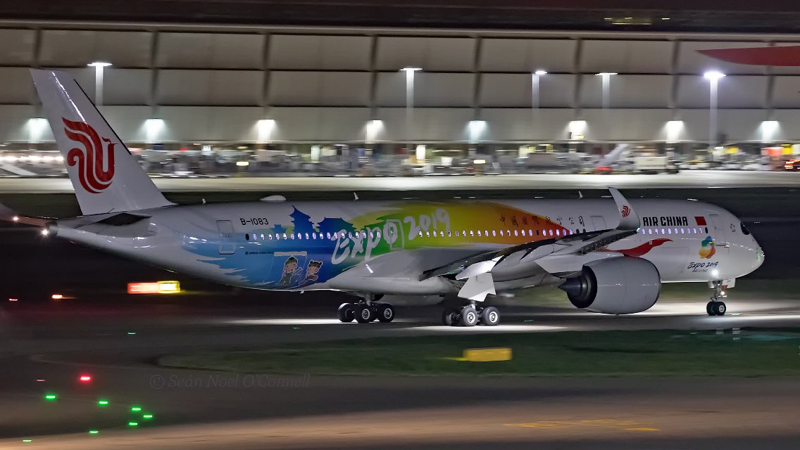 Shamrock715_'s tweet photo. Air China 856 (B-1083 - A359) Expo 2019 Beijing livery of @airchina taxiing out for 09R departure @HeathrowAirport as #ca856 to Beijing on the frames and airlines first visit with A350
31-03-2019
#airchina #airbus #airbusa350 #heathrowairport #a350 #nigjtphotography #aviation https://t.co/InkslybPCb