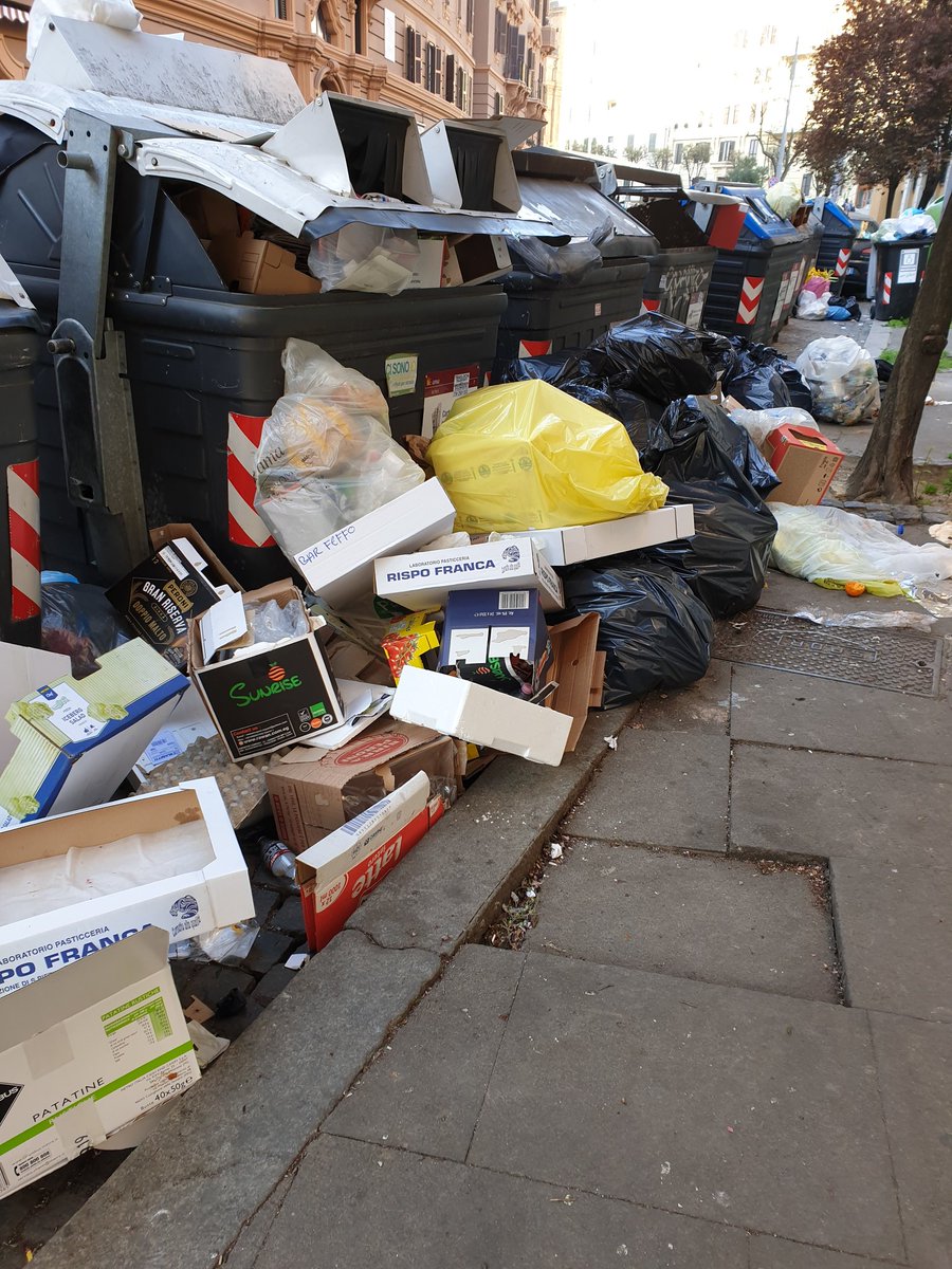 rome_set's tweet photo. Buongiorno @virginiaraggi
dalla zona #Vaticano, fetore incluso.
Tra una #scalamobile e l'altra faccia un giro qui.
#setromefree
@romafaschifo
@claudiocerasa
@FedeAngeli
@beppe_grillo
@seneca1900
@scoRAGGIati1
@reportrai3
@rep_roma https://t.co/QxSQargFbi