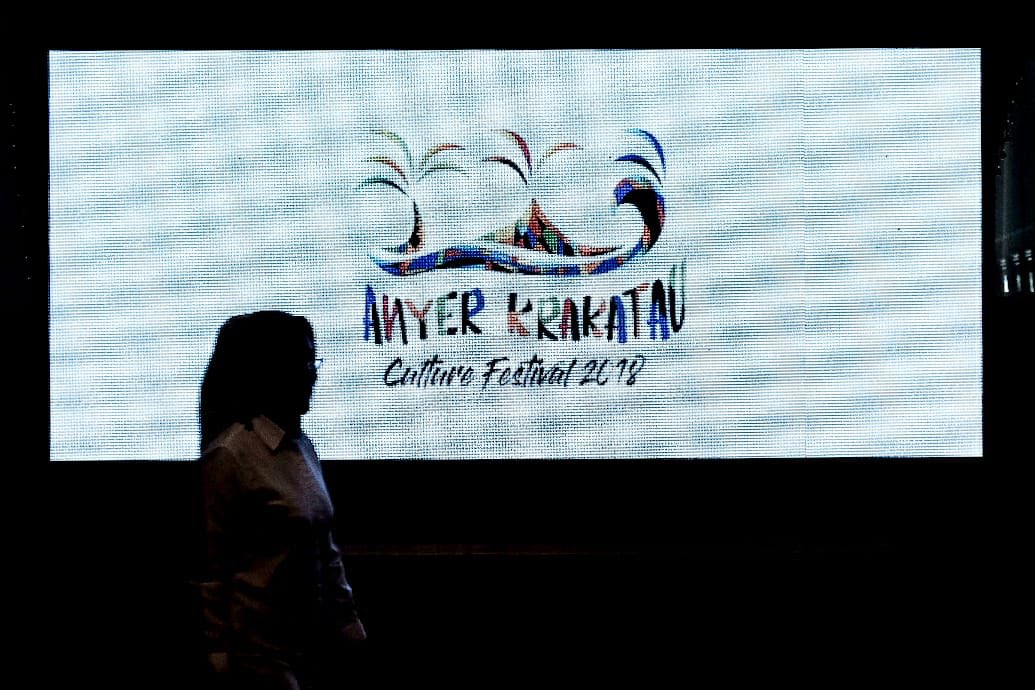 KemenPariwisata's tweet photo. Kementerian Pariwisata dengan Pemerintah daerah Kabupaten Serang menggelar dialog interaktif dengan pelaku industri wisata mengangkat tema "Anyer Reborn" bertempat di Pendopo Kabupaten Serang (1/4).
.
.
#PesonaIndonesia #WonderfulIndonesia #SelatSundaAman #Banten #Kemenpar https://t.co/RkbbfkEO5V