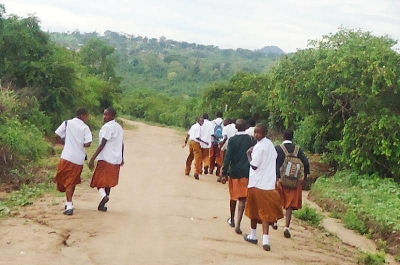 MwanzoTvPlus's tweet photo. “Ndani ya miaka mitano tumekuwa na kesi 106 za watoto wa kike kupata ujauzito, ukilinganisha na ufaulu ndani ya miaka hiyo hiyo waliobahatika kwenda kidato cha tano ni 56 tu” - Patrick Gwivana, Ofisa Elimu Sekondari Wilaya ya Kisarawe. #KwanzaHabari https://t.co/Agck6PR6QA