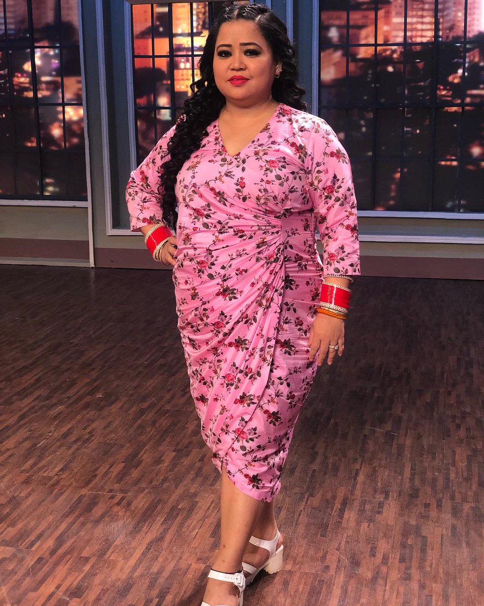 _Sonika_Tweets_'s tweet photo. @bharti_lalli U R Really #LaughterQueen😂😂😂😂😂😂

This Epi.👌👌👌👌😍😍😍❤️❤️❤️❤️ 
Hey #Comedy Queen.. Itna #Comdey aur #Stemina Kha Se Late Ho.. 

#KKKhatra Bst Show.. @writerharsh Ne #Kamal Krdiya Sachi..Awww U &amp; @pearlvpuri Rocking.. Saath Me Mst Lg Rhe. Ur #Talwar🗡️😂😂😂 https://t.co/5sUkzFn8m9