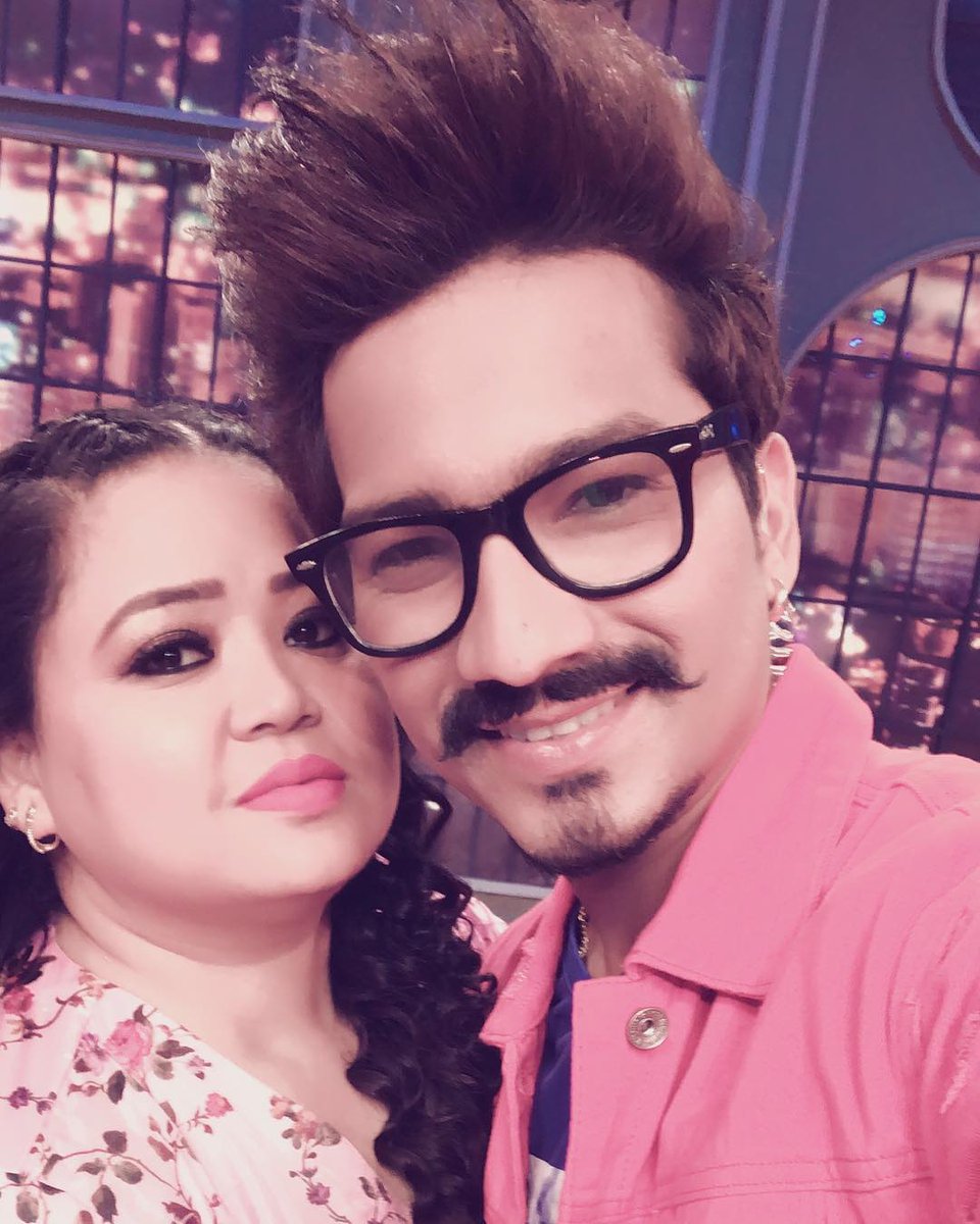 _Sonika_Tweets_'s tweet photo. @bharti_lalli U R Really #LaughterQueen😂😂😂😂😂😂

This Epi.👌👌👌👌😍😍😍❤️❤️❤️❤️ 
Hey #Comedy Queen.. Itna #Comdey aur #Stemina Kha Se Late Ho.. 

#KKKhatra Bst Show.. @writerharsh Ne #Kamal Krdiya Sachi..Awww U &amp; @pearlvpuri Rocking.. Saath Me Mst Lg Rhe. Ur #Talwar🗡️😂😂😂 https://t.co/5sUkzFn8m9