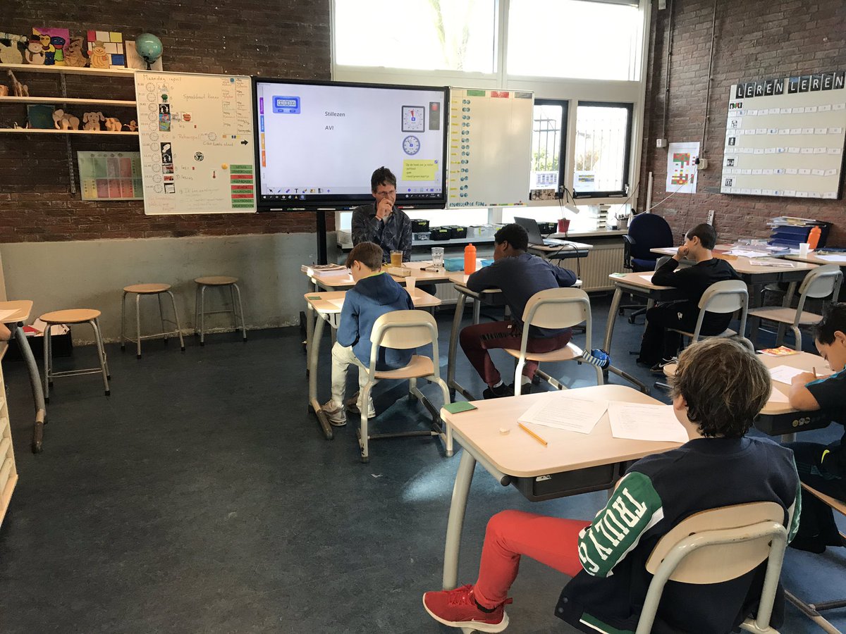 mrdejongh's tweet photo. Meester Bert neemt groep Mercurius in de maling met zijn “algemene kennistoets”  #1april https://t.co/BjTPRT9ExC