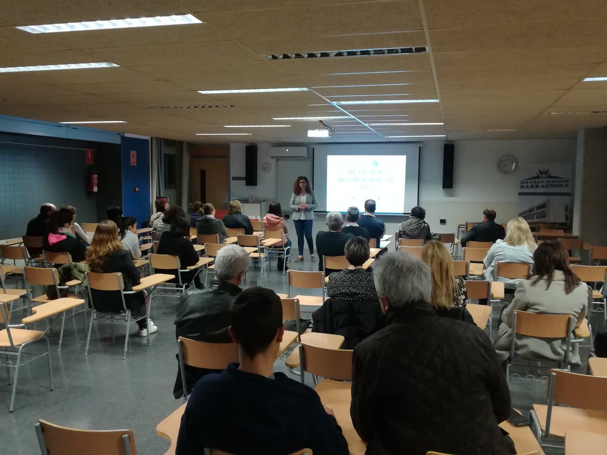 ACTAIO's tweet photo. El 13 marzo, impartimos una charla con familias en el IES Fray Ignacio Barrachina de Ibi.
✅Información sobre mercado laboral para familias.
✅Posibilidades de FP en comarca.
✅Conexión de formación con empresas.
Muchas gracias a todas las 👨👩👧👦
#ayuntamientoibi
#GVALabora
#Actaio https://t.co/MCqYwofKGH