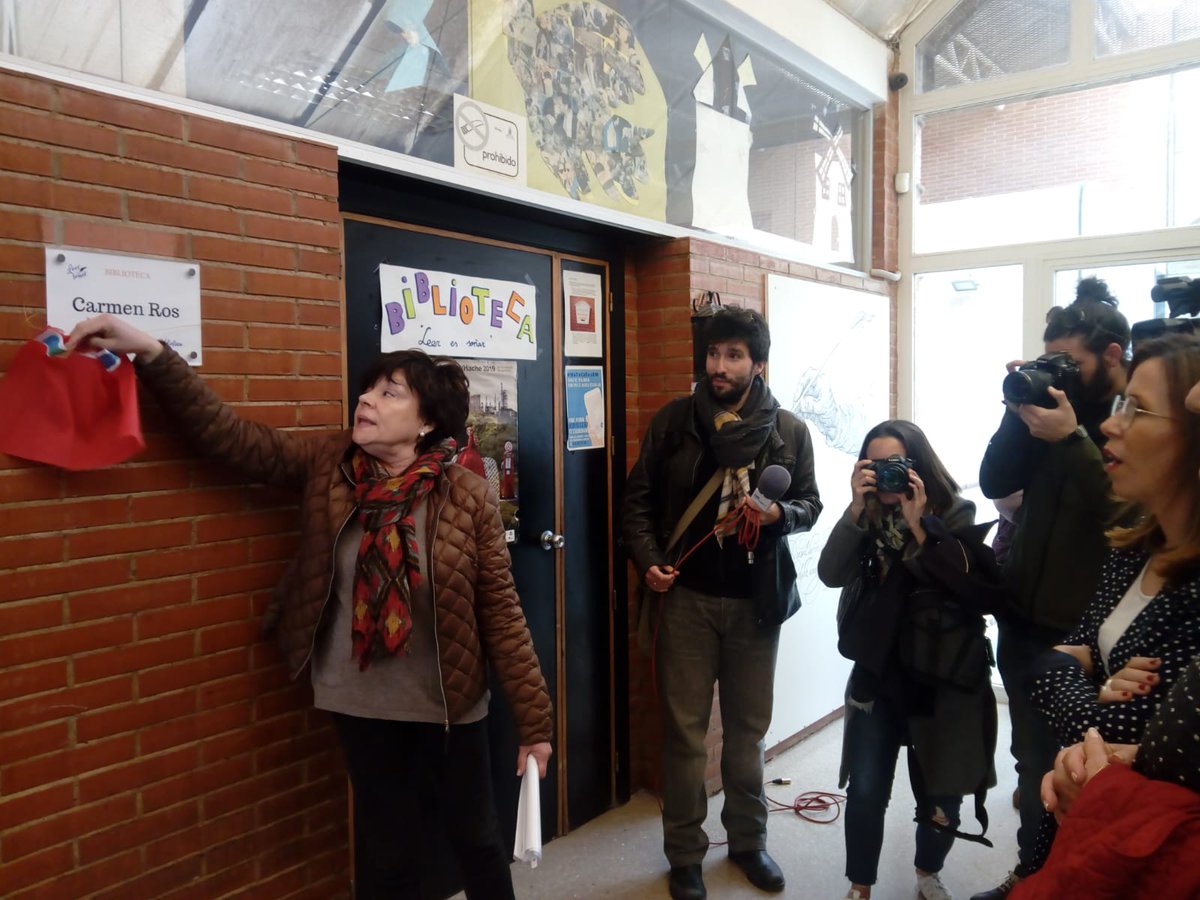 Bibliopolitec's tweet photo. El pasado 26 de marzo, dentro de las actividades de las XIII Jornadas de la Salud del @politecnicocart, mi equipo y toda la comunidad educativa le rindió homenaje a la gran maestra que fue Carmen. https://t.co/FA6uClvmn7