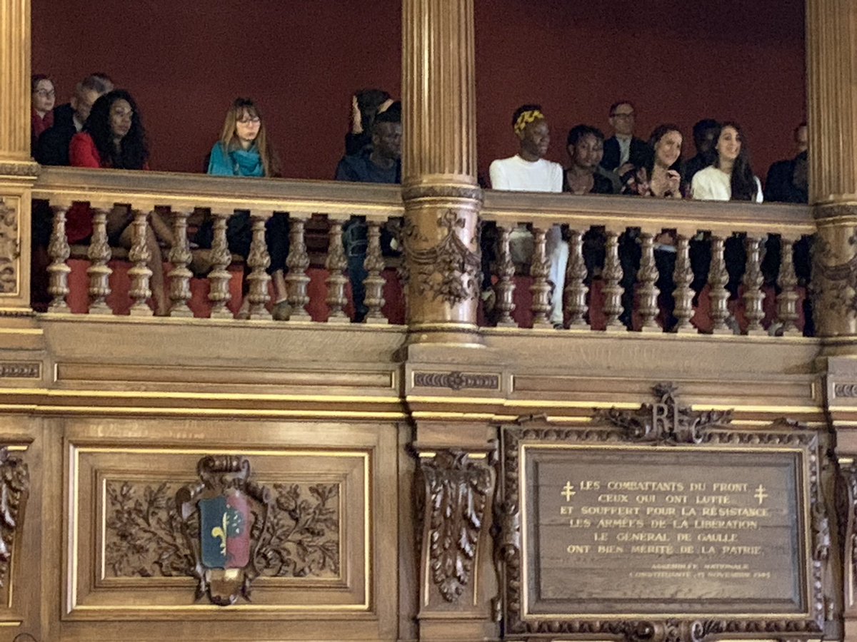 fmehal's tweet photo. #ConseilParis débat sur l’emploi en présence des élèves de l’école #2emeChance . Pour gagner cette bataille il faut détruire les plafonds et parois de verre qui entravent les parcours d’insertion des jeunes et des seniors parisiens.L’emploi 1ère dignité@LaREMParis @DemProgParis https://t.co/tpKXFmELUp