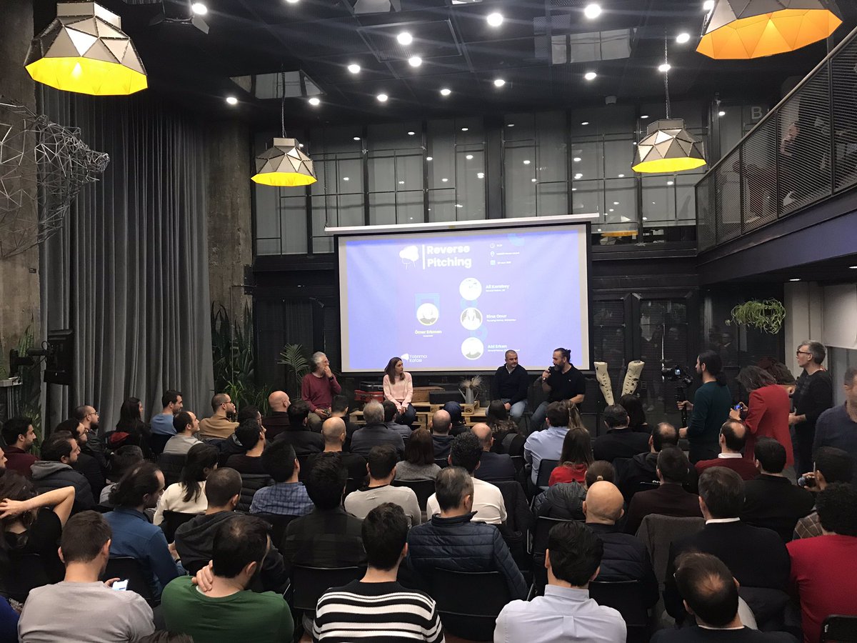 yatirimcikafasi's tweet photo. Cuma akşamı @kolektifhouse’ta heyecanımızı paylaşan herkese teşekkürler! #ReversePitching’te @atilerken @akarabey ve @rinaonur pitching yaptı sonra @omererkmen’in moderatörlüğünde ekosisteme dair samimi açıklamalarda bulundu 🦋Videolar pek yakında #youtube’ta:) https://t.co/FHnwy5VuZi