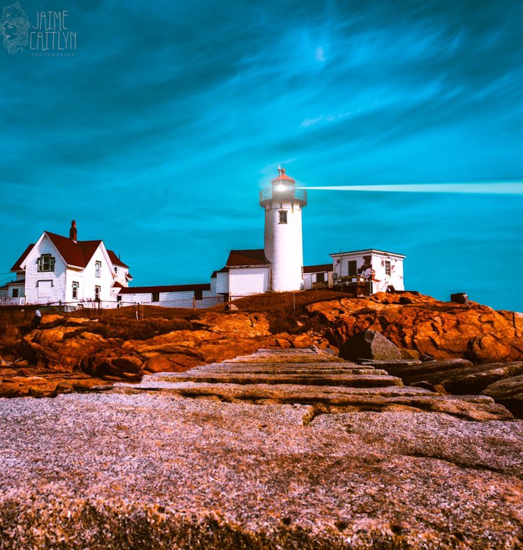 Use me as a light to guide your way
.
.
#landscaper #landscapeshot #landscapedesign #jaimecaitlynphotography #landscapehunter #nature_captures #natureseekers #nature_of_our_world #whywelovenature #nature_collection  #letsgoeverywhere #gloucesterma #lighthouse #capeannma