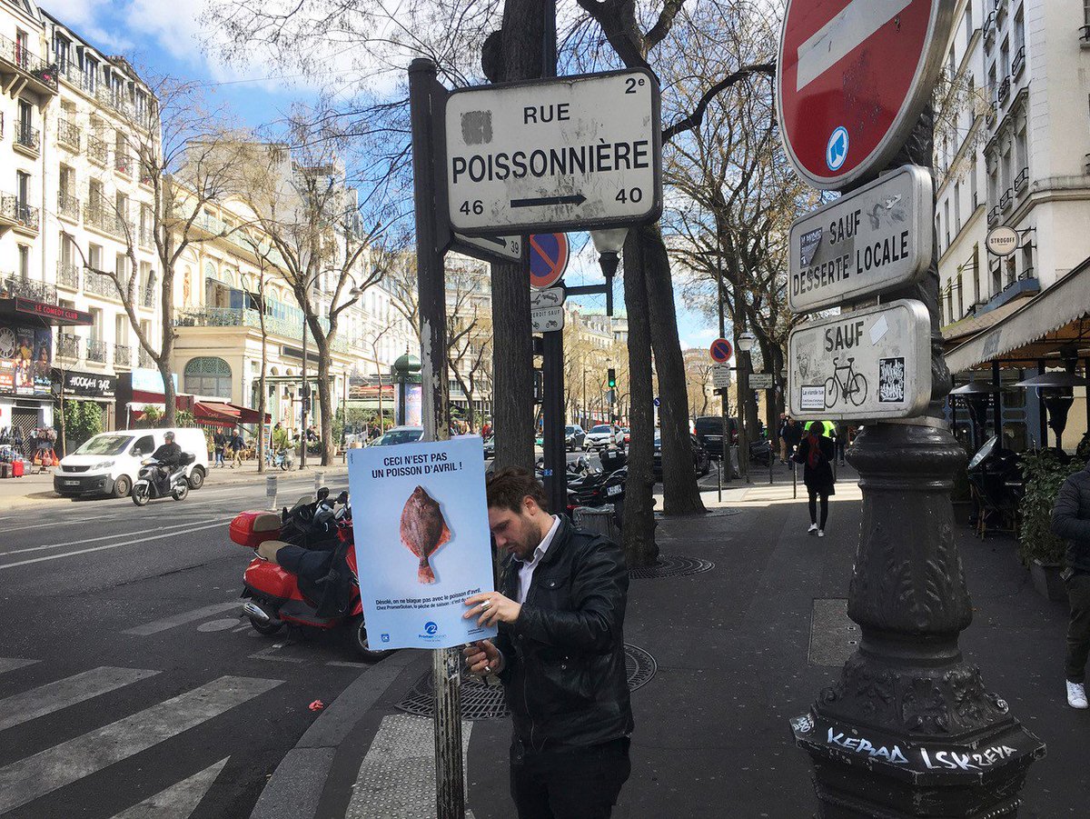 promerocean's tweet photo. Aujourd'hui, Promerocéan investit le Boulevard, la rue et le métro Poissonnière ! 
Désolé, on ne blague pas avec le Poisson d’avril.
#OnNeBlaguePasAvecLePoissonDavril https://t.co/jhP2HGbNyv