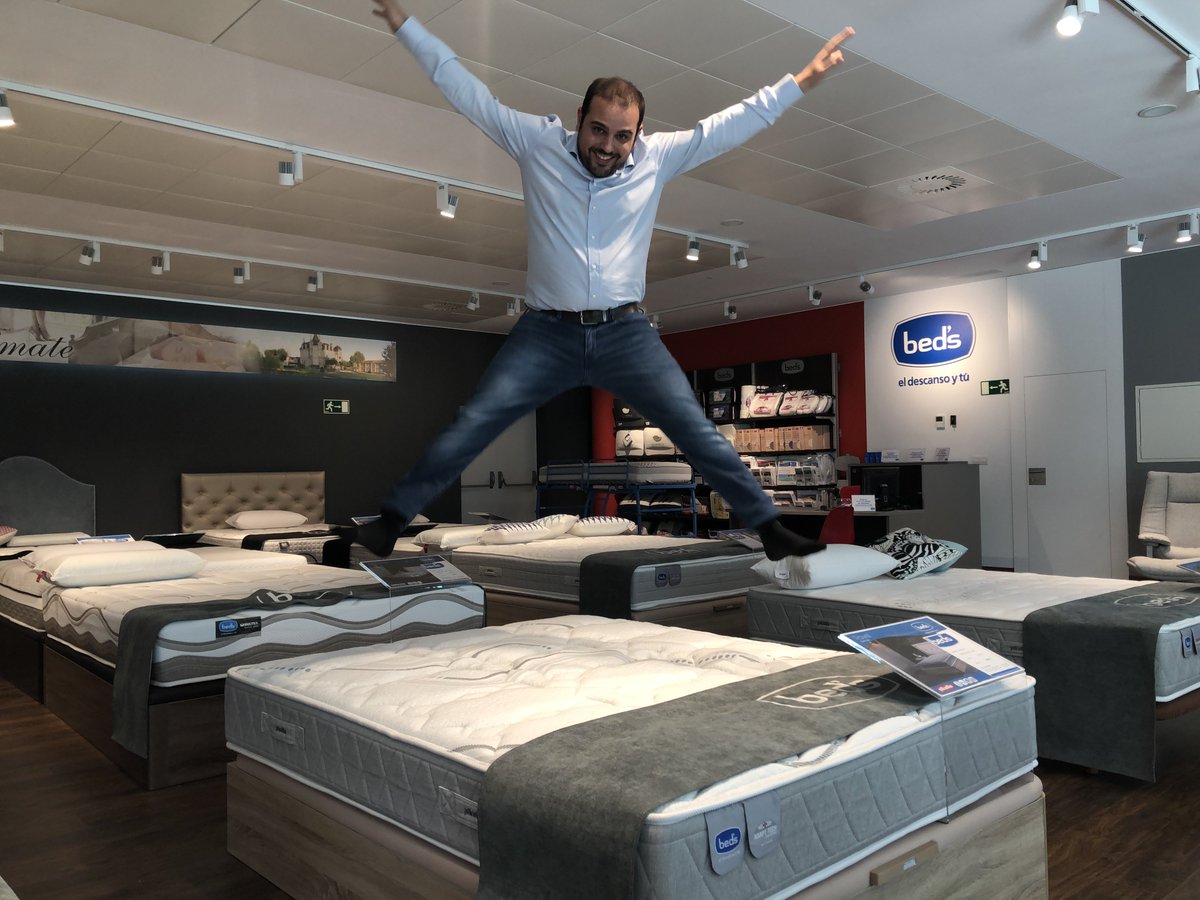 Este mes de abril, ¡ejerce tu derecho a botar! Comparte tu foto botando sobre tu colchón con el hashtag #yobotoenbeds, menciona a @tiendasbeds y ¡consigue uno de los 200 albornoces Desigual!