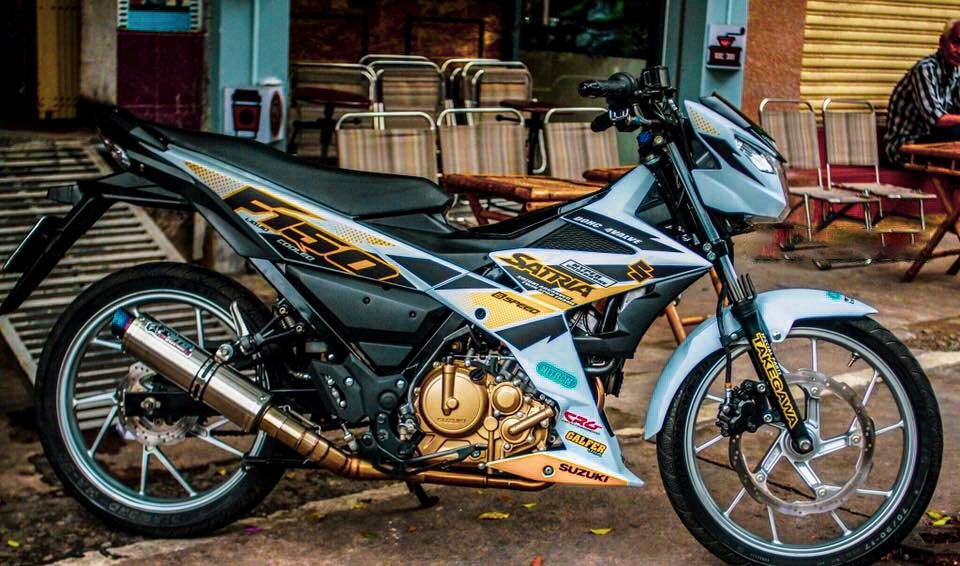 decalbinhduong's tweet photo. Bổ sung thêm vào bộ sưu tập tem xe #Satria vàng đen bạc in trên chất liệu decal candy cao cấp. Một lựa chọn mới cho bạn trang trí lại chiếc xe của mình mới mẻ và lạ mắt hơn. #decalbinhduong #decalxemay #temxesatria
https://t.co/0BUAEdCVSP https://t.co/D3ZRZ17TiC