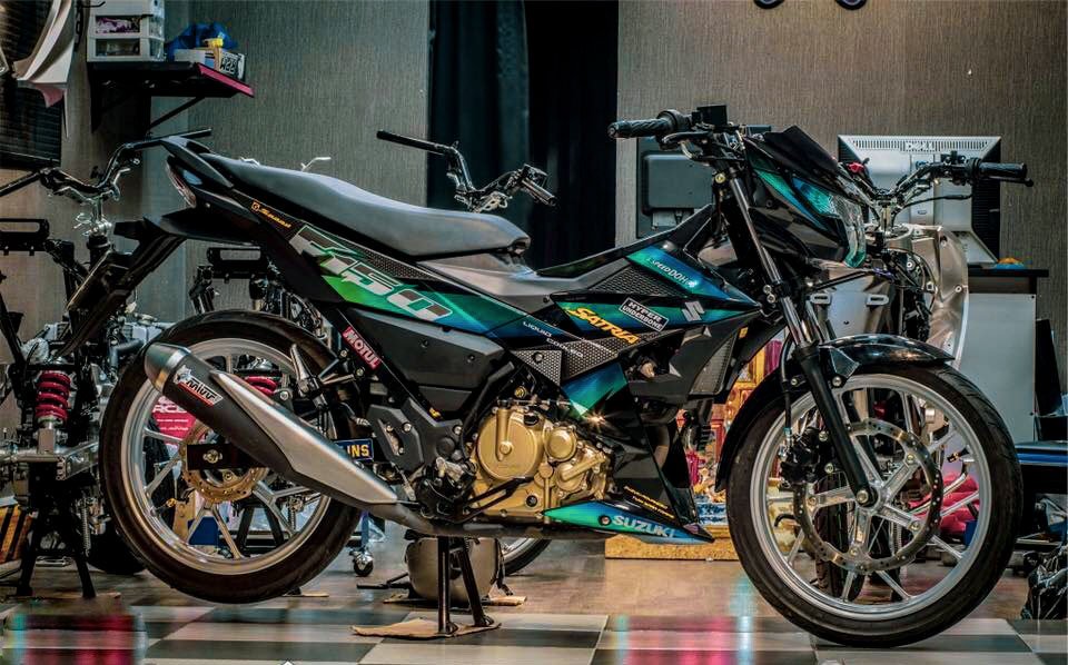 decalbinhduong's tweet photo. Là một mẫu tem xe satria xanh đen độ đơn giản nhưng cực hot hiện nay. Màu xanh ngọc sang trọng cùng nhiều logo tem đấu thể thao chắc chắn sẽ làm bạn ưng ý.
#decalbinhduong #decalsatria #temxesatria
https://t.co/SRBACpW94y https://t.co/FDwLiKLQ0j