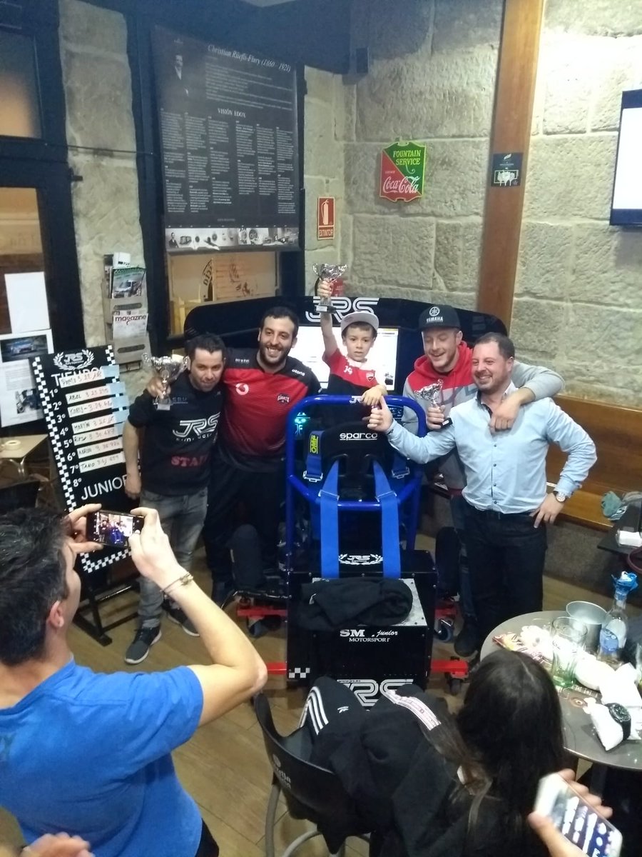 ThePulpoLopez's tweet photo. Todavía estoy que no me creo lo de Abel. Aquí os dejo unas fotillos. El es el verdadero ganador de la subida! menudo crack
Gracias @JRS_es y #JRSgalicia por organizar esta gran tarde. 🤟👌🐙❤️ #SubidaVirtualaMarin https://t.co/Y8cTdpad9z