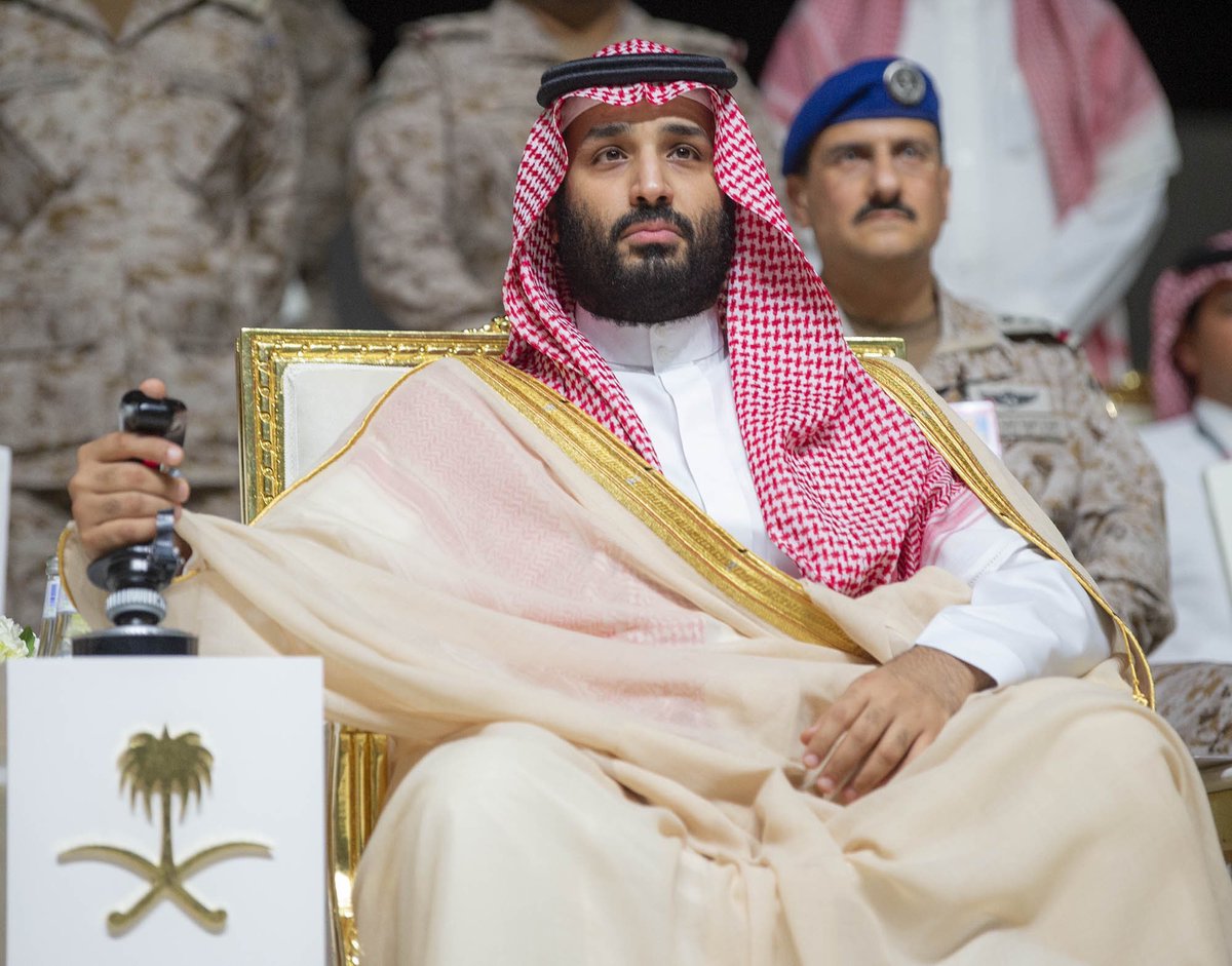 PPhz6's tweet photo. #محمد_بن_سلمان_بن_عبدالعزيز
اصْعَد بِعَزْمِكَ إنَّ المَجْدَ مُتَّصِلُ
وهل تَمَلُّ صُعُودًا أيُّها البَطَلُ
.
أنتَ المُفَكِّرُ قَدْ نادَتْكَ نَهْضَتُنا
أنتَ المُجَدِّدُ والمأمولُ والأمَلُ 
#السعوديه_حديثاً https://t.co/YVpyXpXikm