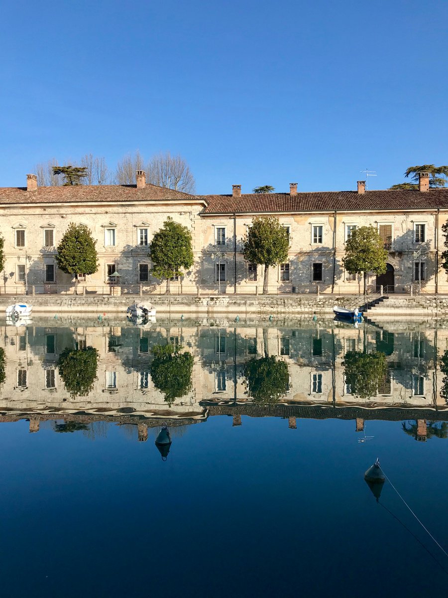 Txiki_Tales's tweet photo. @juliamhammond @wilburstravels @OnTheRails @GOD_of_VOD @lindypyrah @LookUpNAround @jonathancampion @oregongirlworld @gladrich2014 @_emmajane_ @suitandsand @PalmTreeMusings Nice! To combat #mondaymorningblues I'm reflecting on our visit to #Verona and #LakeGarda last year - need to click the photo for maximum blue though! #portraitnotlandscape https://t.co/lQHwrUfLmU