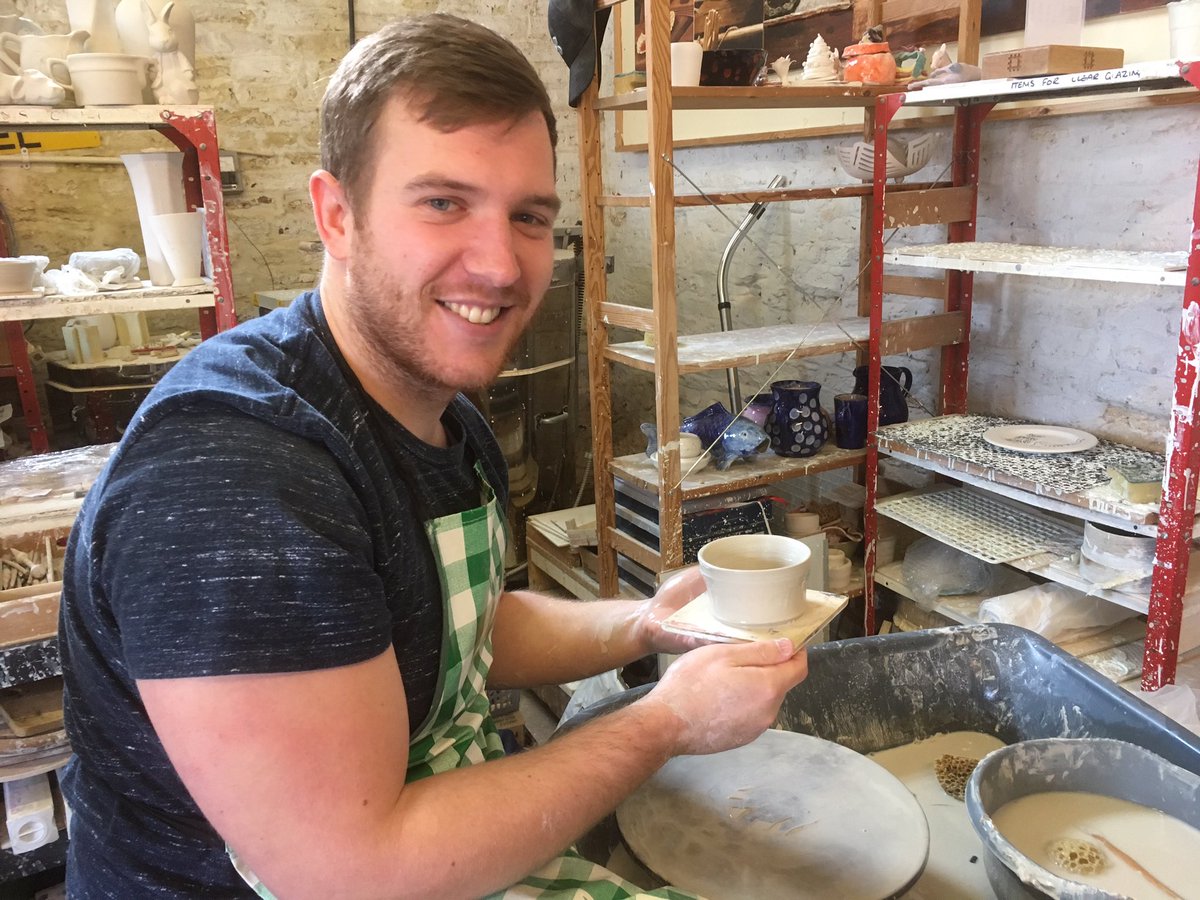 makeceramics's tweet image. Sunny Saturday’s Session! Lots of throwing, painting and home baking 🥰♥️ #throwapot #potthrowing #homebaling #sunnysaturday #haveagotothrowapot