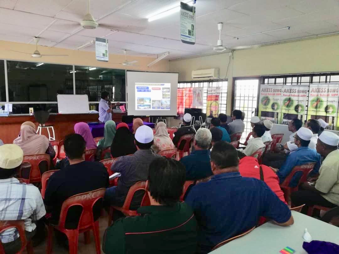 mada_malaysia's tweet photo. Taklimat pengurusan air &amp; tanaman padi musim 1/2019 kepada peladang bertempat di PPK C2, Kerpan

#madamabeles
#OurFoodOurFuture https://t.co/wwi3wyAf1o
