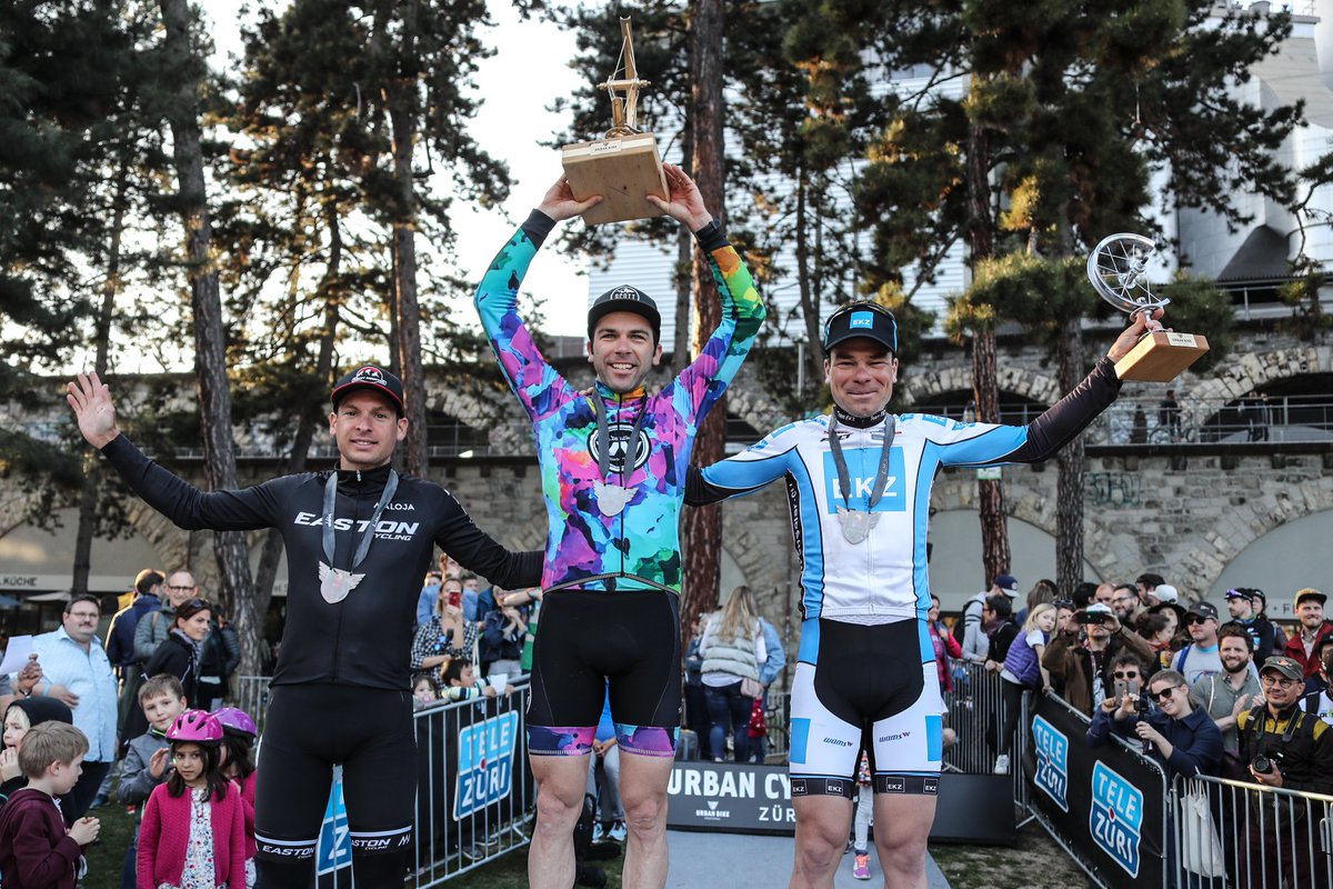 scattacustom's tweet image. Colorful victory at @ekzcrosstour @Urban_Bike_ZH - Congratulations @wildhabermarcel and thank you for choosing #scattacustom 

📸 @ekzcrosstour  

#winwithstyle #cycling #cyclingstyle #kitdoping #cyclingapparel #ekzcrosstour #urbanbikefestival