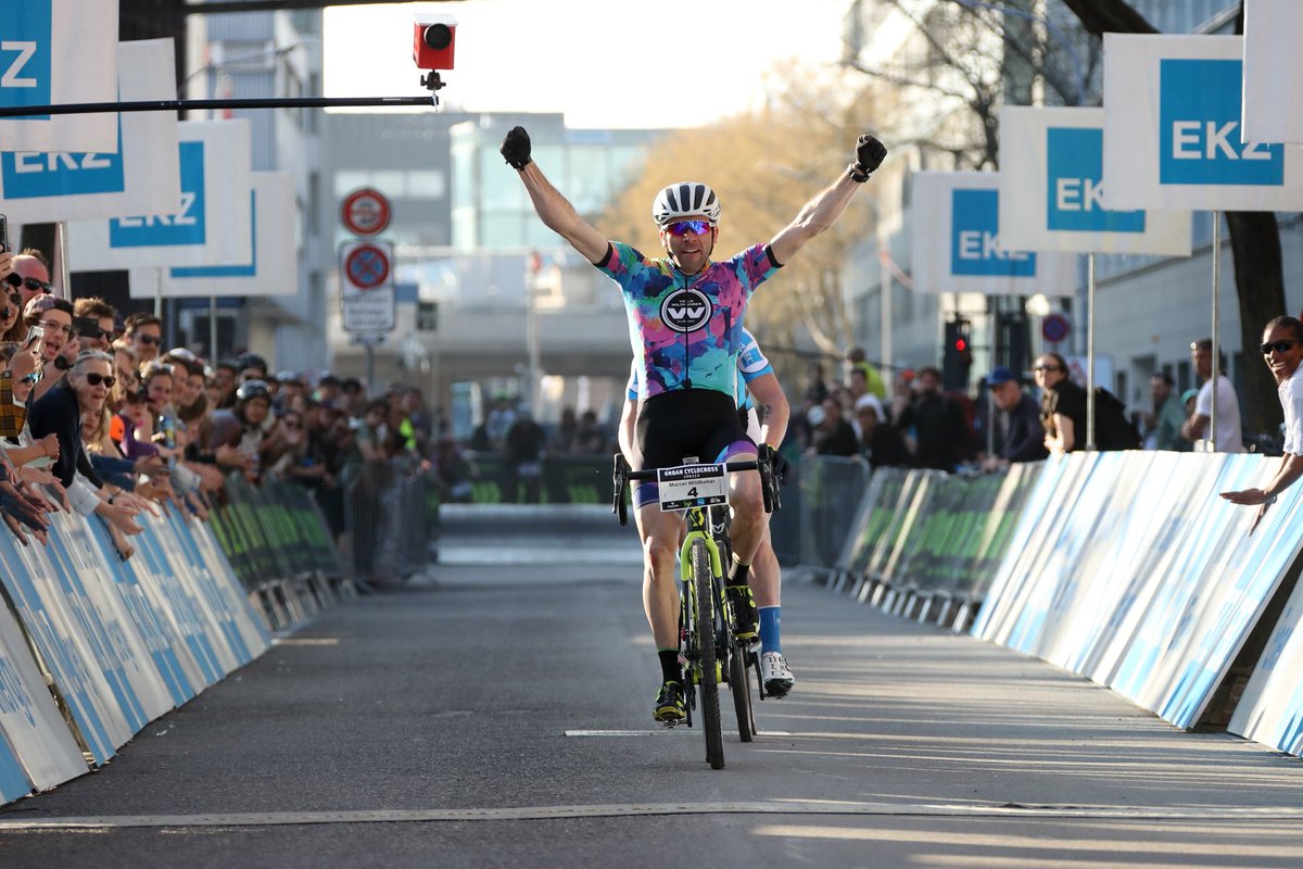 scattacustom's tweet image. Colorful victory at @ekzcrosstour @Urban_Bike_ZH - Congratulations @wildhabermarcel and thank you for choosing #scattacustom 

📸 @ekzcrosstour  

#winwithstyle #cycling #cyclingstyle #kitdoping #cyclingapparel #ekzcrosstour #urbanbikefestival