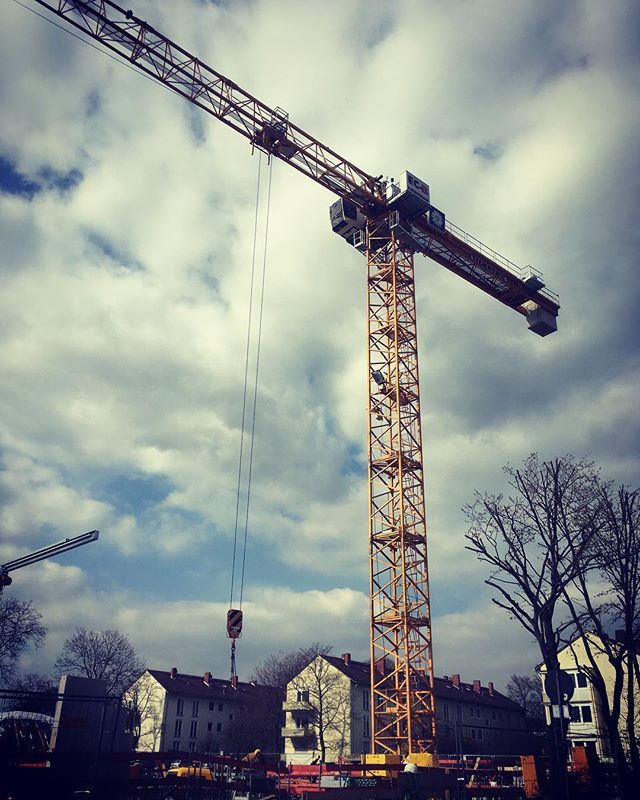 cranelife's tweet photo. #wiesbadencrane #wiesbaden #eigenheim #ecb #liebherr #towercrane #topslewingtowercrane #cloudy #cranearchive #instacrane #instagram #craneday #cranelife https://t.co/SLr0YTq1oK