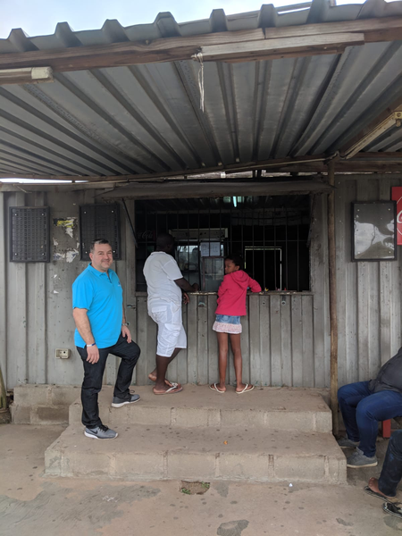 Electroneum_SA's tweet photo. Nigel is out in South Africa today! He's just arrived to meet Bonnie ... the owner of a well known Shizanyama called Boninthokozo.

#ETN #ETNSouthAfrica #ETNEverywhere #Electroneum https://t.co/75cFItX47y