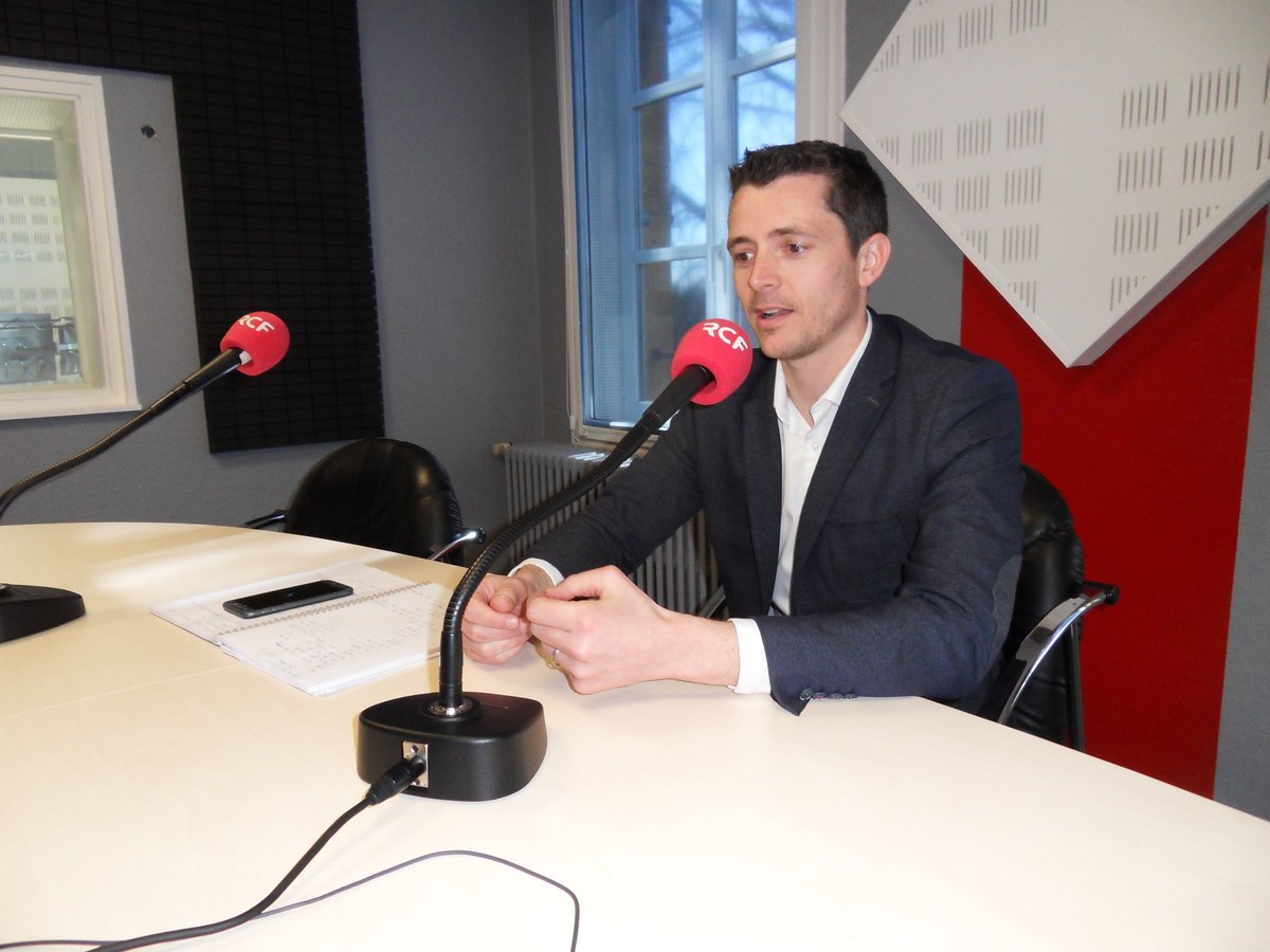hyfencommunity's tweet photo. Enregistrement radio de @LudovicDepp sur @radiorcf (FM 102.0) vendredi dernier pour l'émission "Envie d'avenir" 
 Pour parler de @hyfencommunity  et d'humain 

-> Découvrez l'émission vendredi 05 avril 19h15 😁
en podcast ensuite : https://t.co/8sh65yKZTF

#formation #RCF #hyfen https://t.co/695HChiY38