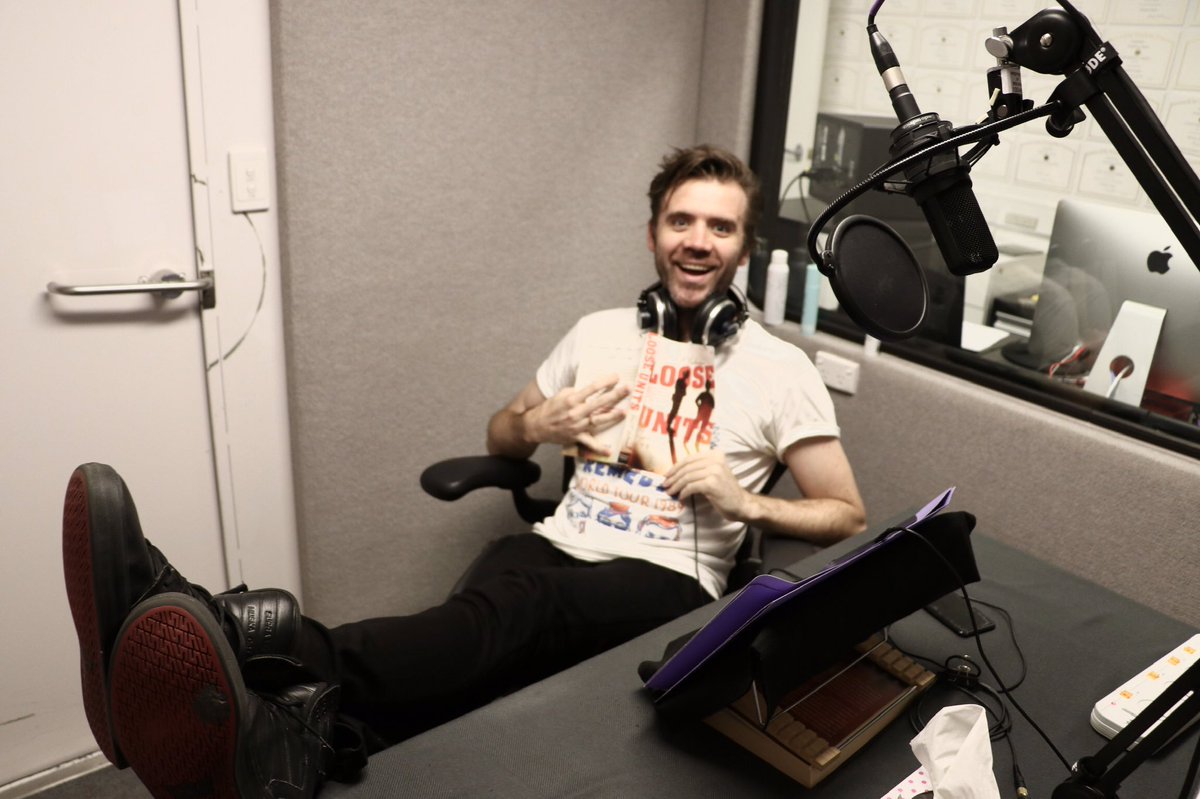 paulverhoeven's tweet image. Hey folks, guess what? I got to narrate my own audiobook! I do accents and everything! Loose Units is now an audiobook and I'm so proud of it. Here's where you can grab it:
Audible! adbl.co/2JVDEA4
iTunes! apple.co/2JX04Rx
Google Play! bit.ly/2FIIGdJ
👮‍♂️🚔