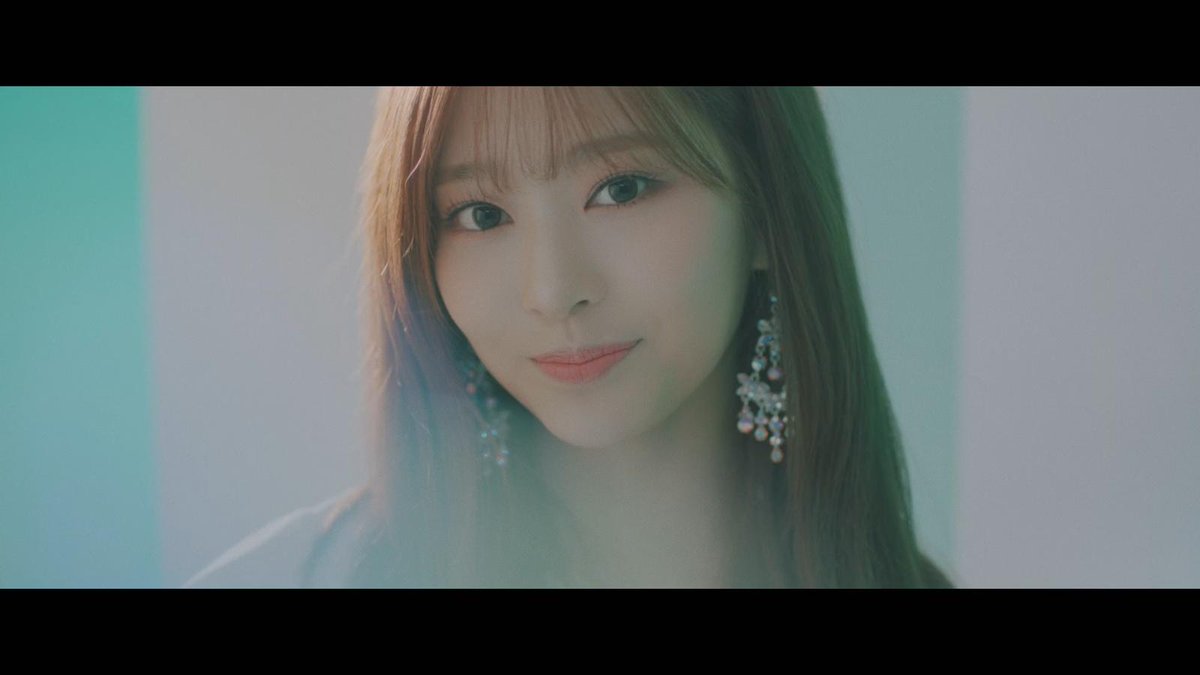 capthismoment's tweet photo. #IZONE #아이즈원 #アイズワン 
#HEARTIZ #하트아이즈 #Violeta https://t.co/wxHSaz9uyD