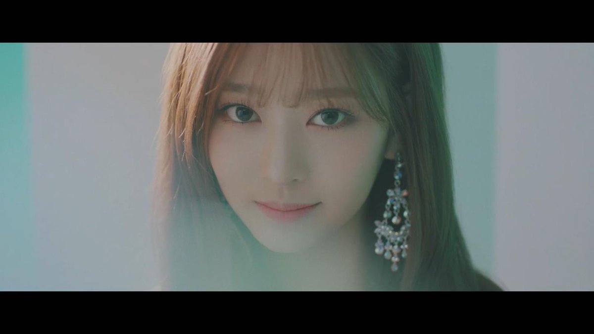 capthismoment's tweet photo. #IZONE #아이즈원 #アイズワン 
#HEARTIZ #하트아이즈 #Violeta https://t.co/wxHSaz9uyD