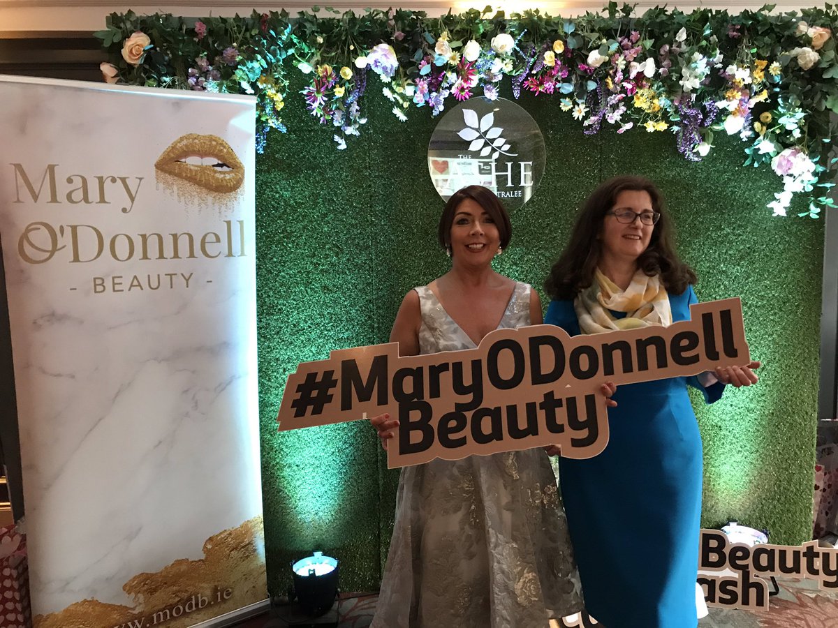 EimearMcDonnell's tweet photo. #thecapsule Well done @maryodonnellBC on your first show, it was an incredible evening & a full house @BrigeenO #bbsevents #maryodonnell https://t.co/9JcFaNt94P