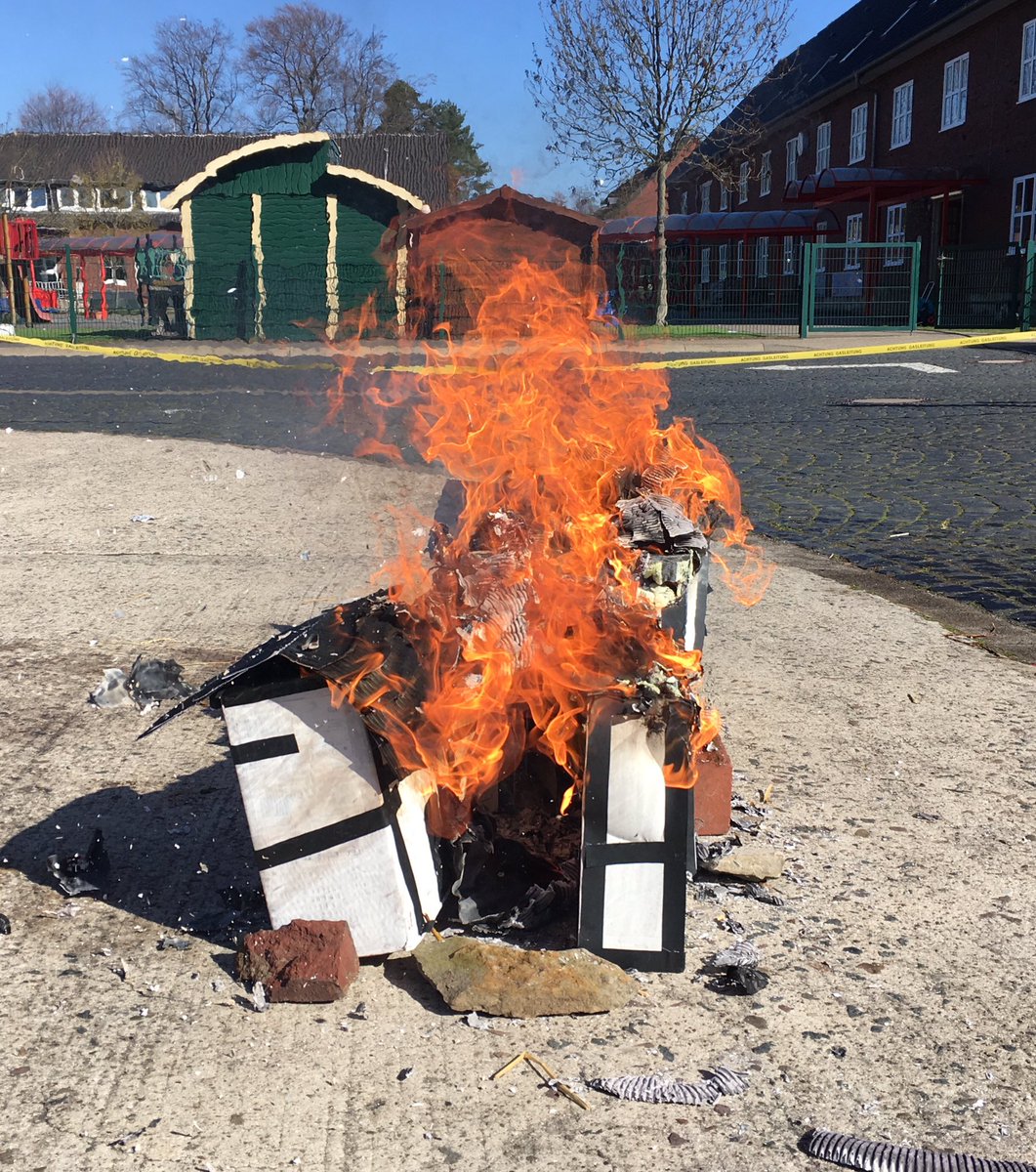 BREAKING NEWS: It’s 1666 Great Fire of London starts on Pudding Lane #botheredness #investedinlearning Super re-enactment Y2!